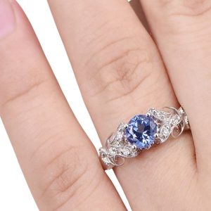 Bagues vintage avec diamant bleu
